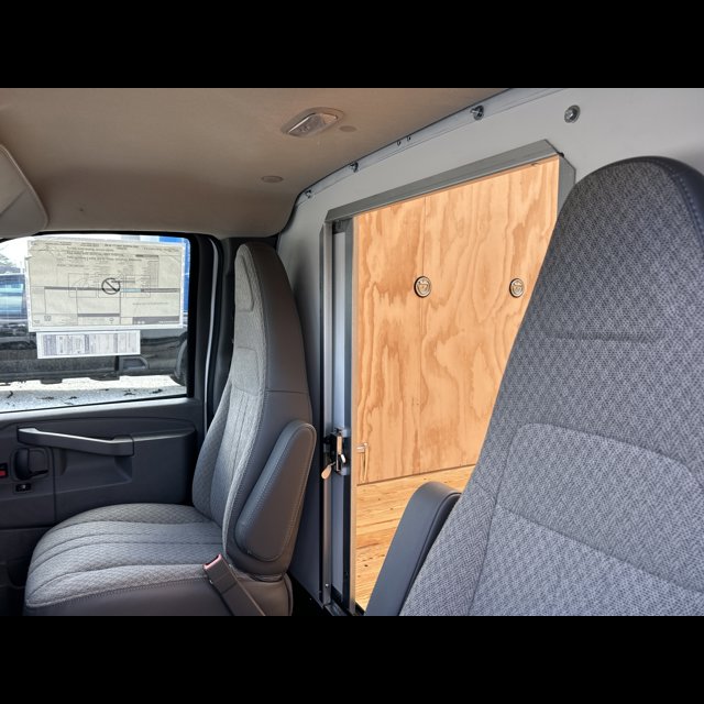 2025 Chevrolet Express Commercial Cutaway Base thumbnail 10