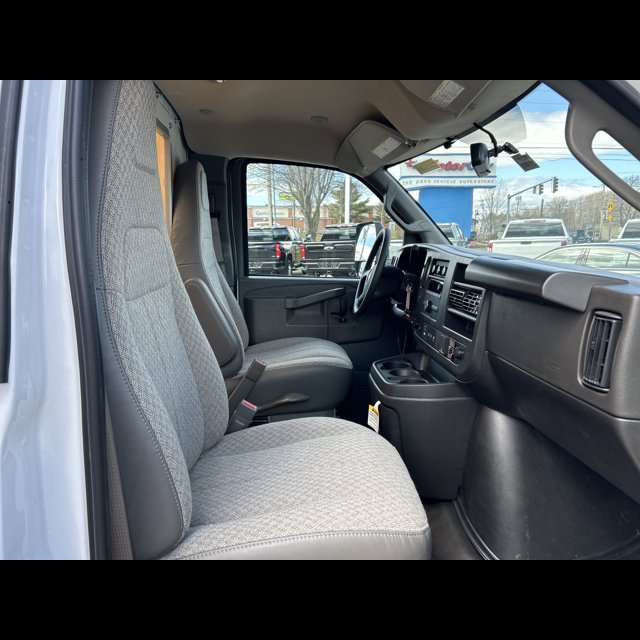 2025 Chevrolet Express Commercial Cutaway Base thumbnail 11