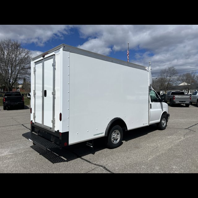 2026 Chevrolet Express Commercial Cutaway Base thumbnail 2