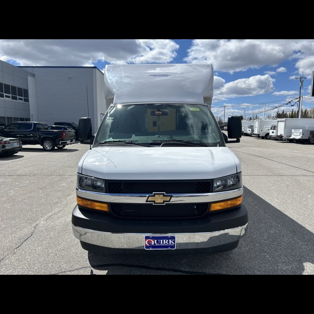 2026 Chevrolet Express Commercial Cutaway Base thumbnail 3