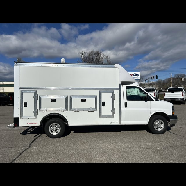 2026 Chevrolet Express Commercial Cutaway Base thumbnail 7