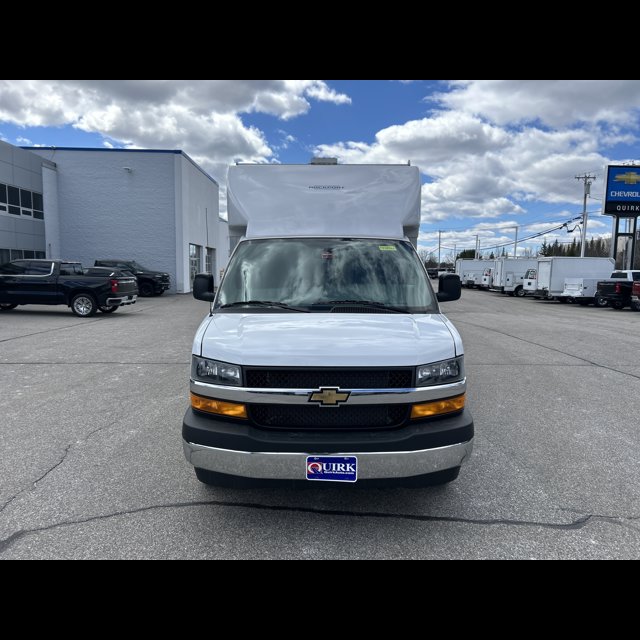 2026 Chevrolet Express Commercial Cutaway Base thumbnail 3