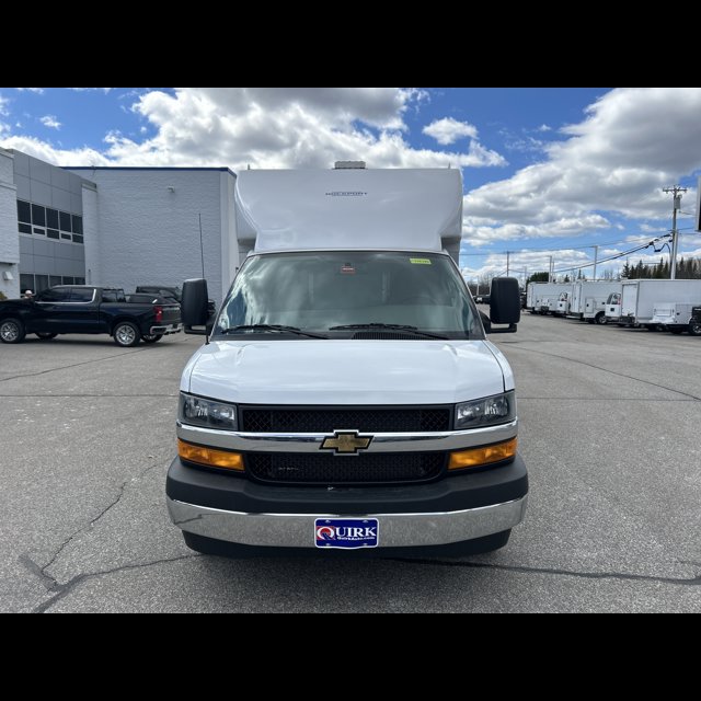 2026 Chevrolet Express Commercial Cutaway Base thumbnail 3