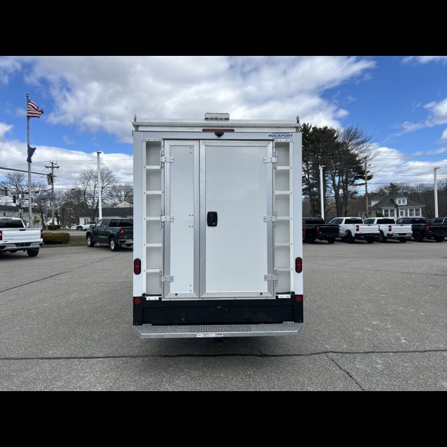 2026 Chevrolet Express Commercial Cutaway Base thumbnail 4