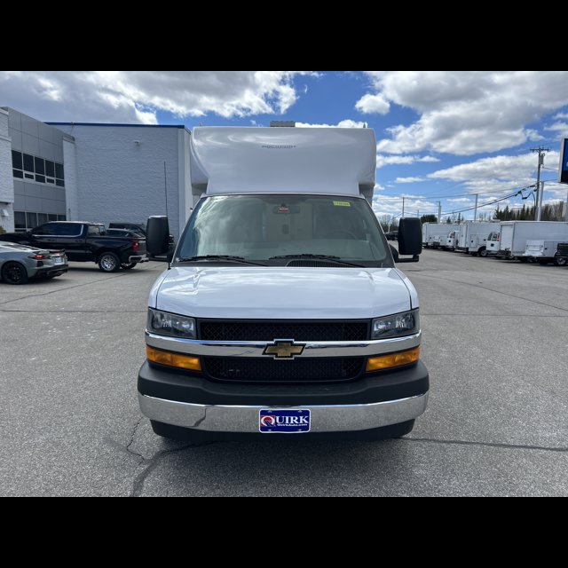 2026 Chevrolet Express Commercial Cutaway Base thumbnail 3