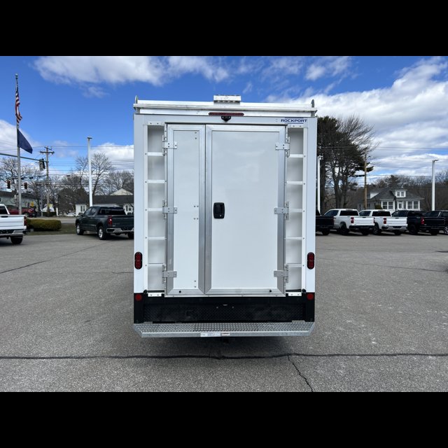 2026 Chevrolet Express Commercial Cutaway Base thumbnail 4