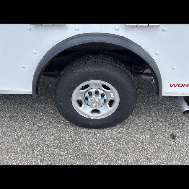 2026 Chevrolet Express Commercial Cutaway Base thumbnail 5