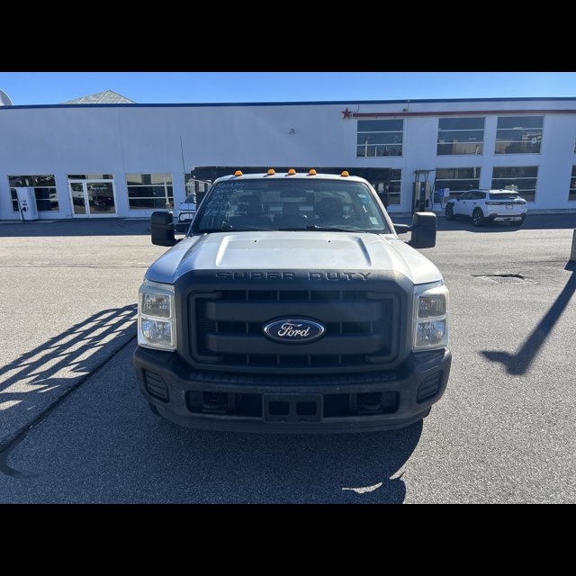 2012 Ford Super Duty F-350 DRW XL thumbnail 3