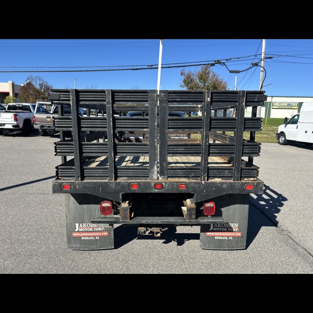 2012 Ford Super Duty F-350 DRW XL thumbnail 4