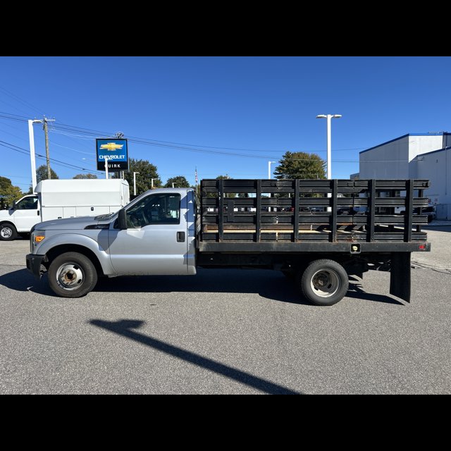 2012 Ford Super Duty F-350 DRW XL thumbnail 6