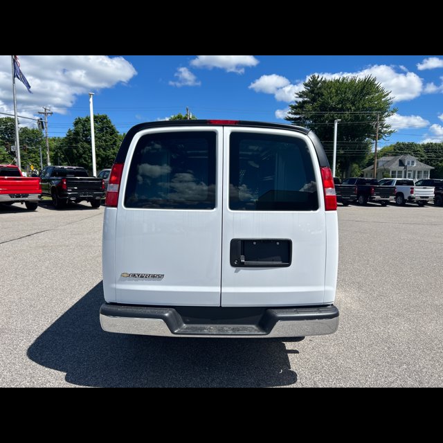 2026 Chevrolet Express Cargo Van Base thumbnail 4