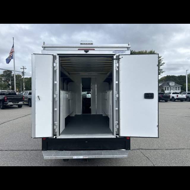 2026 Chevrolet Express Commercial Cutaway Base thumbnail 8