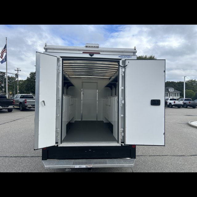 2026 Chevrolet Express Commercial Cutaway Base thumbnail 8