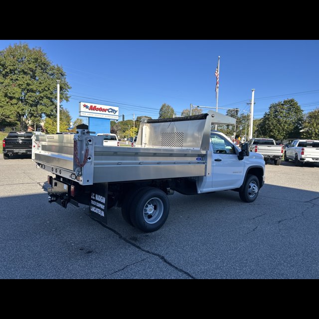 2026 Chevrolet Silverado 3500HD CC Work Truck thumbnail 2