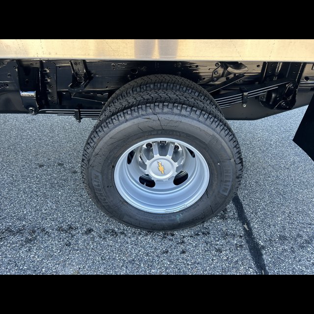 2026 Chevrolet Silverado 3500HD CC Work Truck thumbnail 5