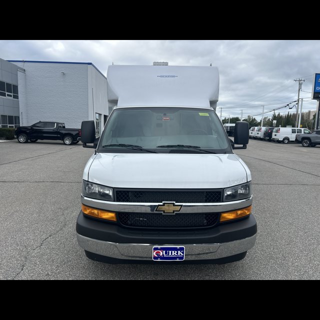 2026 Chevrolet Express Commercial Cutaway Base thumbnail 3
