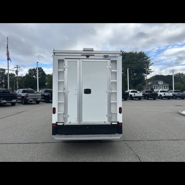 2026 Chevrolet Express Commercial Cutaway Base thumbnail 4
