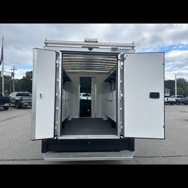 2026 Chevrolet Express Commercial Cutaway Base thumbnail 8
