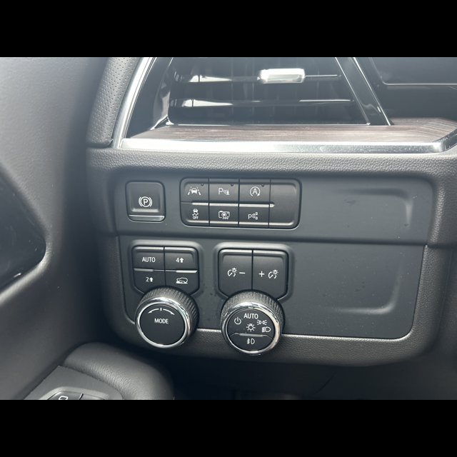 2025 Chevrolet Tahoe Premier thumbnail 15