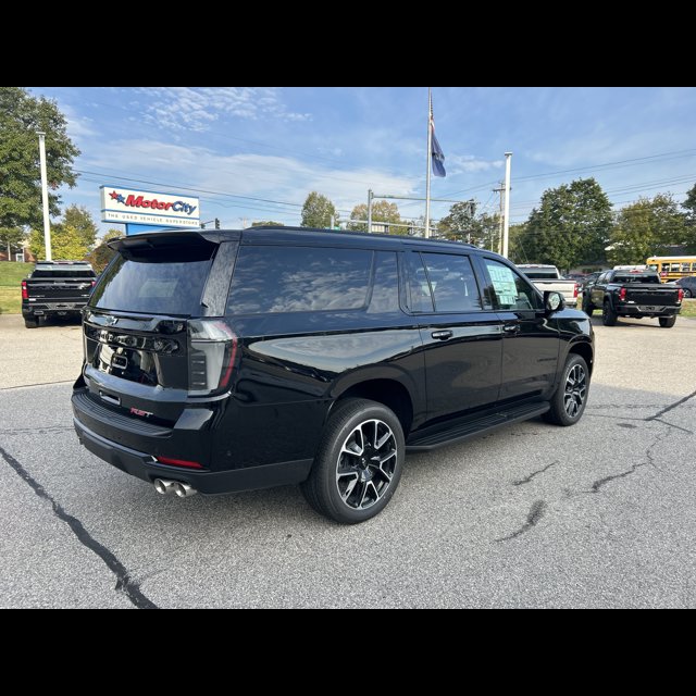 2027 Chevrolet Suburban RST thumbnail 2