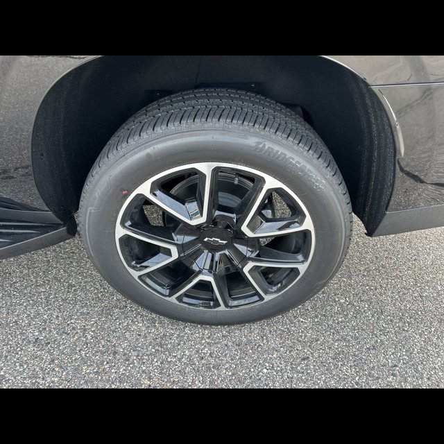 2027 Chevrolet Suburban RST thumbnail 5