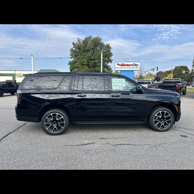 2027 Chevrolet Suburban RST thumbnail 7