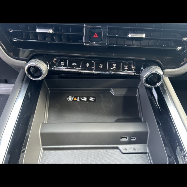 2027 Chevrolet Suburban RST thumbnail 14
