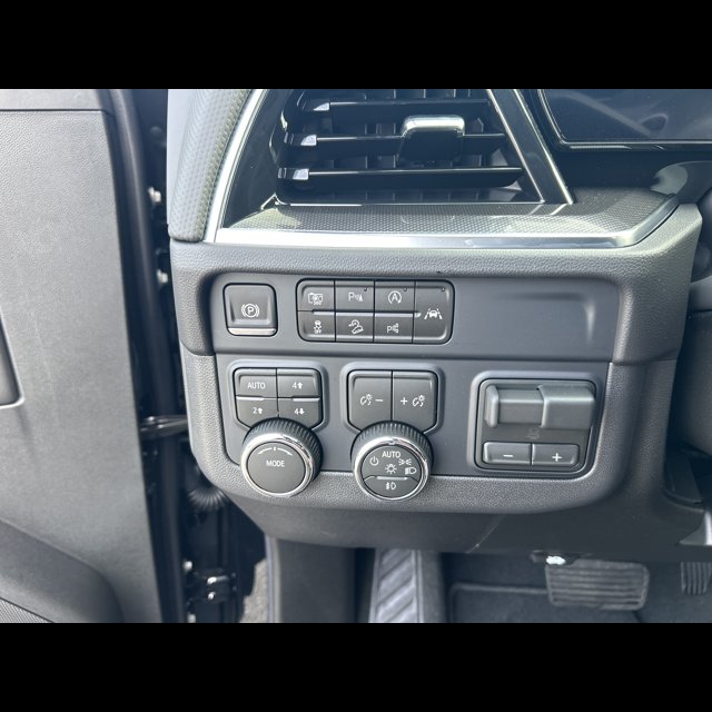 2027 Chevrolet Suburban RST thumbnail 15