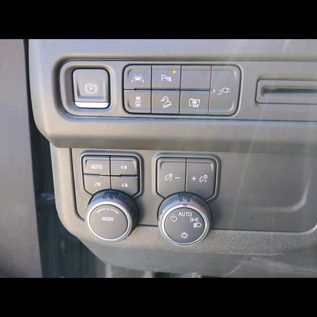 2022 Chevrolet Suburban Z71 thumbnail 13