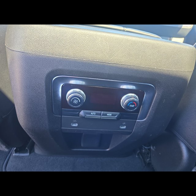 2022 GMC Yukon SLT thumbnail 10