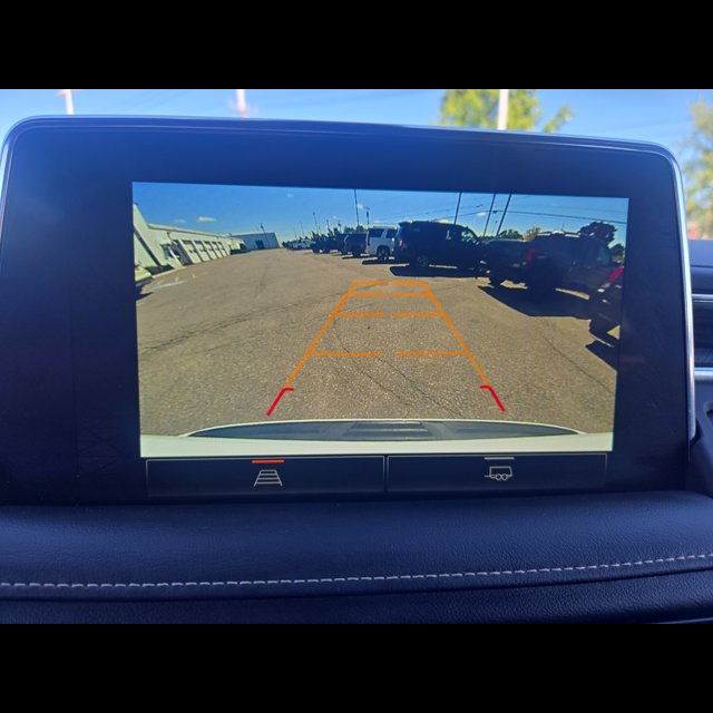 2022 GMC Yukon SLT thumbnail 14