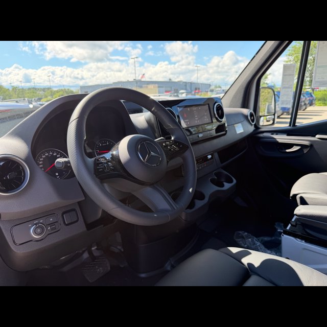 2026 Mercedes-Benz Sprinter Cargo Van Base thumbnail 6