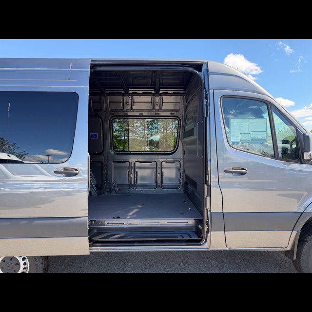 2026 Mercedes-Benz Sprinter Cargo Van Base thumbnail 4