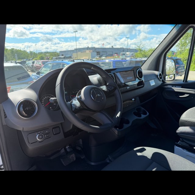 2026 Mercedes-Benz Sprinter Cargo Van Base thumbnail 6