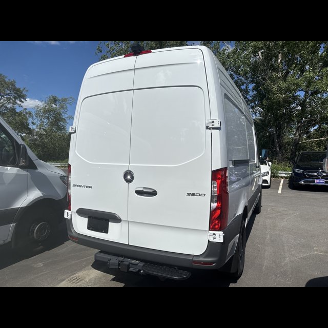 2026 Mercedes-Benz Sprinter Cargo Van Base thumbnail 4