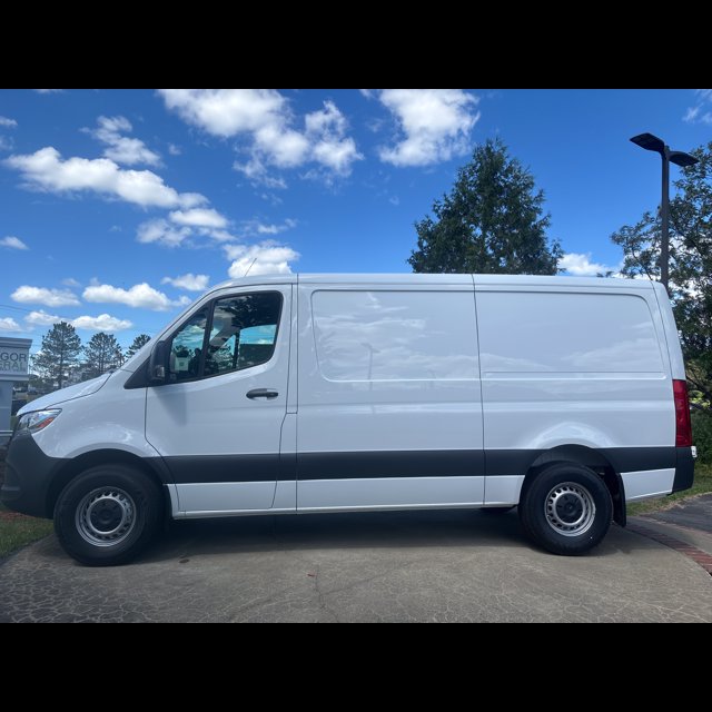2026 Mercedes-Benz Sprinter Cargo Van Worker thumbnail 2