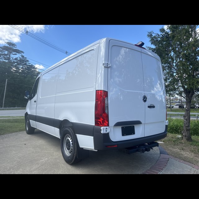2026 Mercedes-Benz Sprinter Cargo Van Worker thumbnail 3