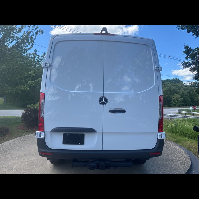 2026 Mercedes-Benz Sprinter Cargo Van Worker thumbnail 4