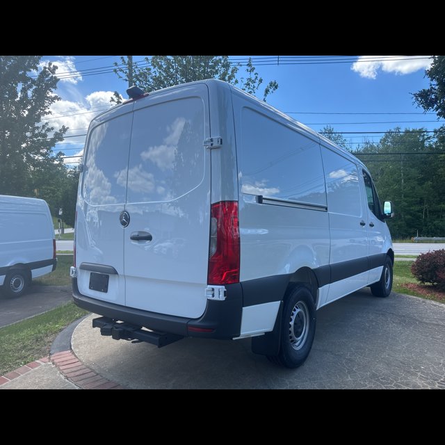 2026 Mercedes-Benz Sprinter Cargo Van Worker thumbnail 5