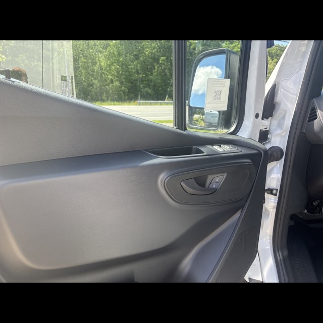 2026 Mercedes-Benz Sprinter Cargo Van Worker thumbnail 8