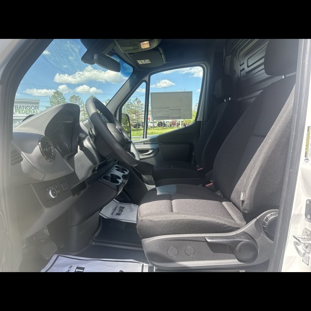 2026 Mercedes-Benz Sprinter Cargo Van Worker thumbnail 10