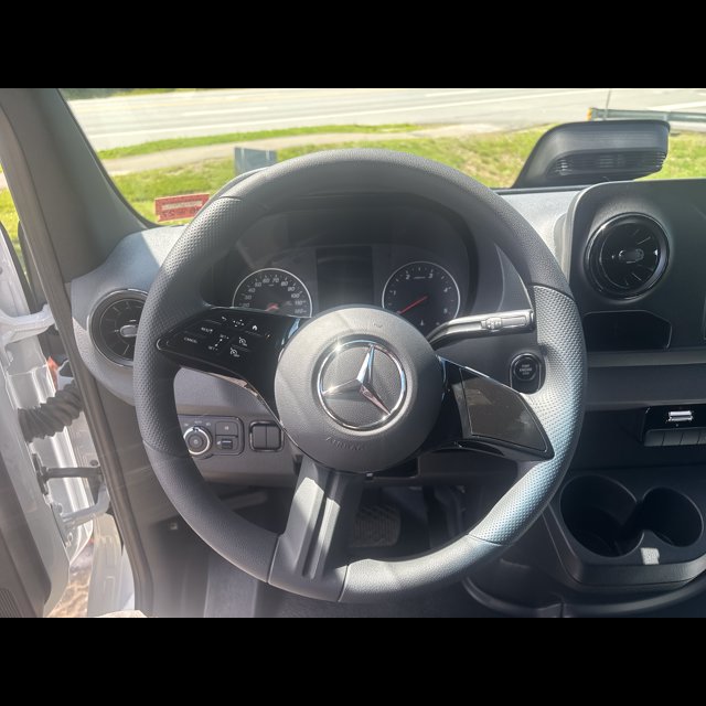 2026 Mercedes-Benz Sprinter Cargo Van Worker thumbnail 11