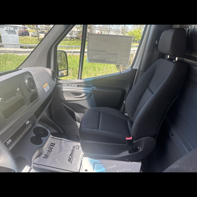 2026 Mercedes-Benz Sprinter Cargo Van Worker thumbnail 13