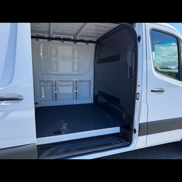 2026 Mercedes-Benz Sprinter Cargo Van Worker thumbnail 4