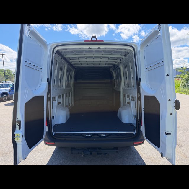 2026 Mercedes-Benz Sprinter Cargo Van Worker thumbnail 5