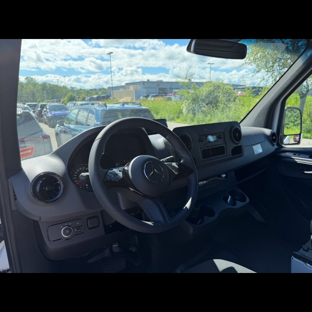 2026 Mercedes-Benz Sprinter Cargo Van Worker thumbnail 6