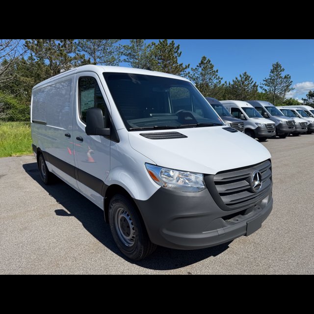 2026 Mercedes-Benz Sprinter Cargo Van Worker thumbnail 2