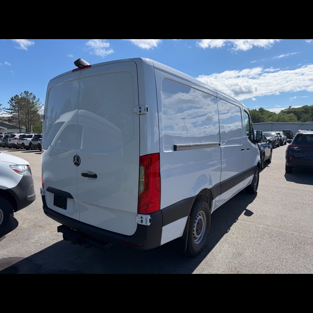 2026 Mercedes-Benz Sprinter Cargo Van Worker thumbnail 3