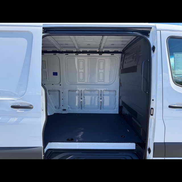 2026 Mercedes-Benz Sprinter Cargo Van Worker thumbnail 4