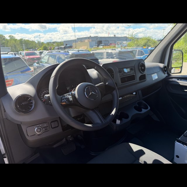 2026 Mercedes-Benz Sprinter Cargo Van Worker thumbnail 6